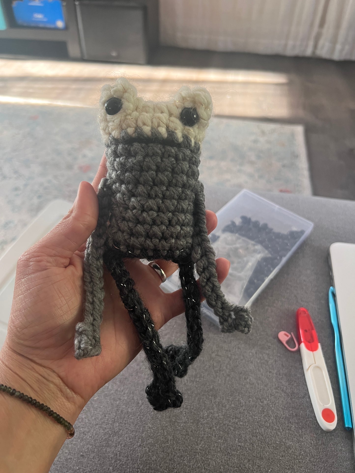 crochet leggy frog