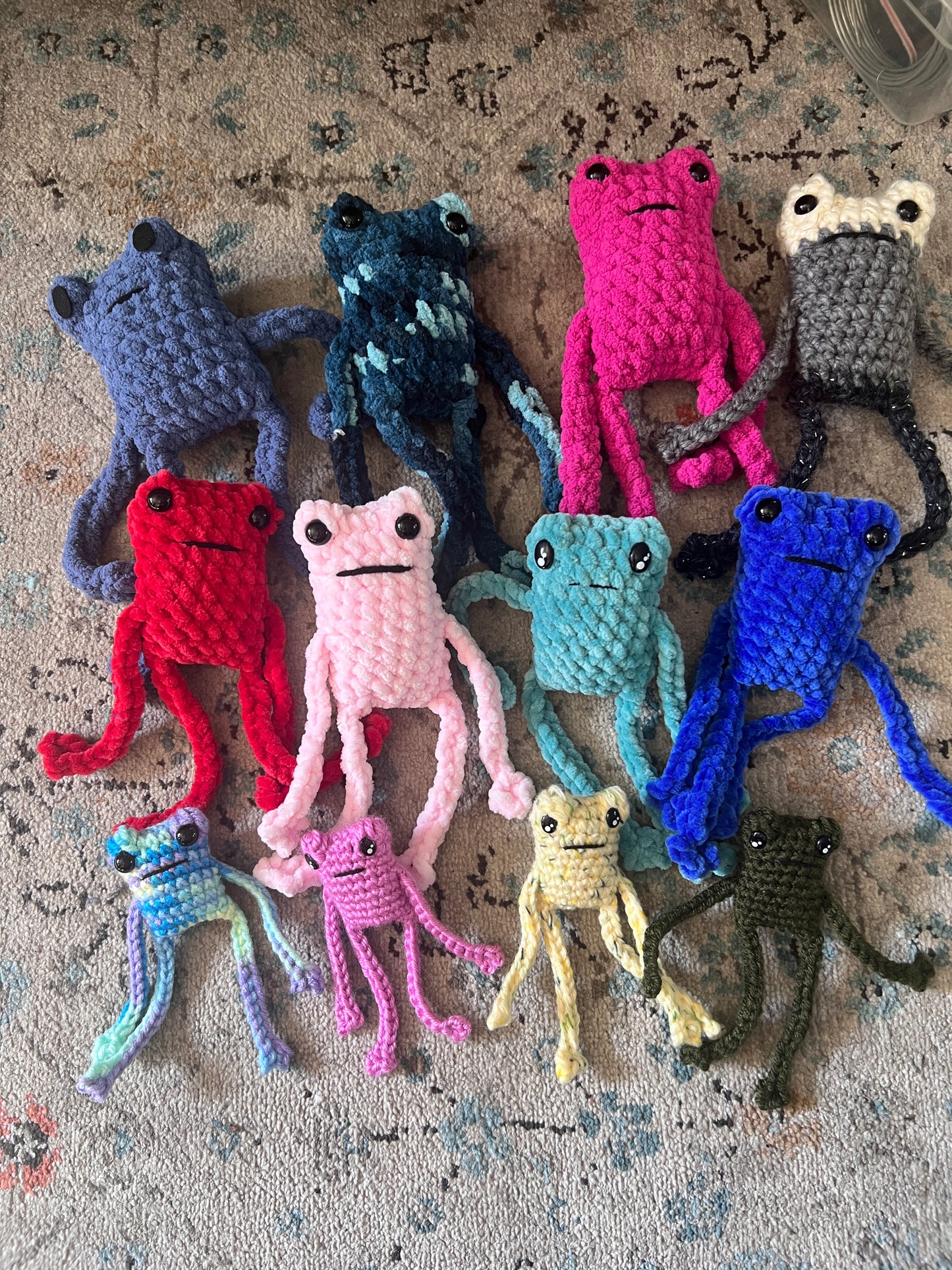 crochet leggy frog