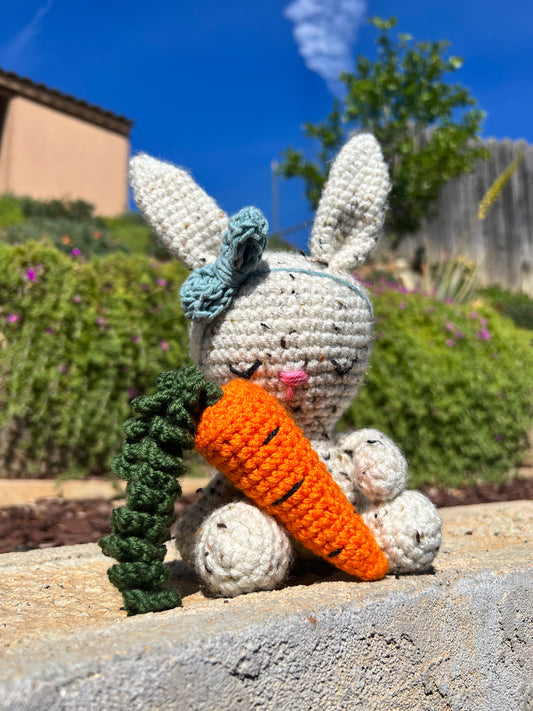 Crochet bunny with carrot